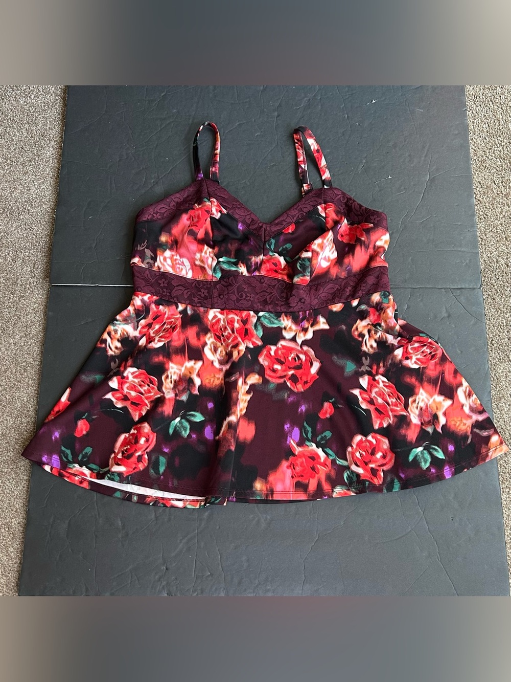 Torrid Size 1 Women’s Scuba Peplum Tank Top floral V-neck adjustable straps. New